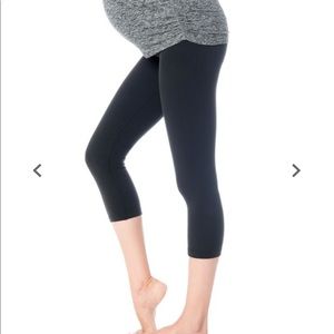 Beyond the Bump Capri leggings- ‘what’s kicking’